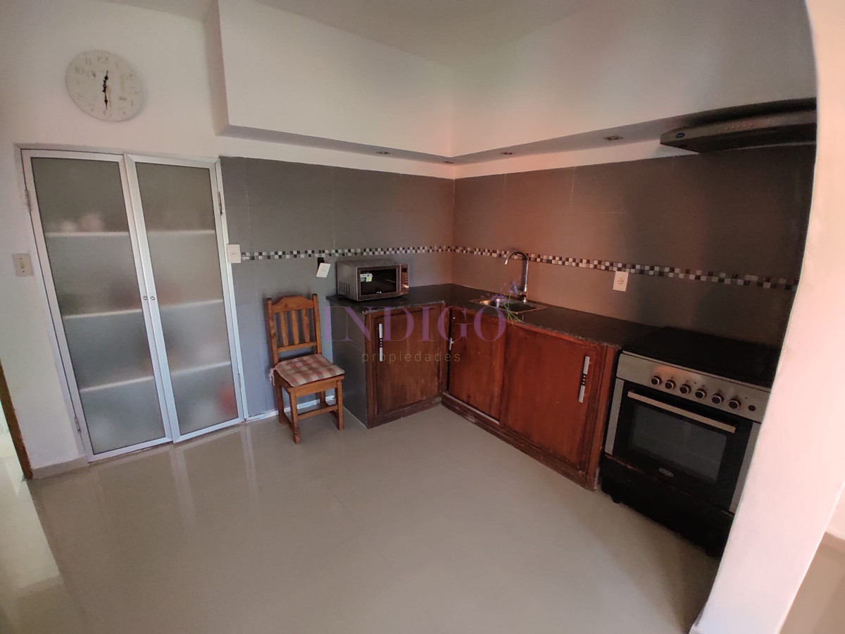 Casa Ref.738 - En Alquiler, Altos de punta Piedra, casa de 4 dorm con parrillero y piscina.