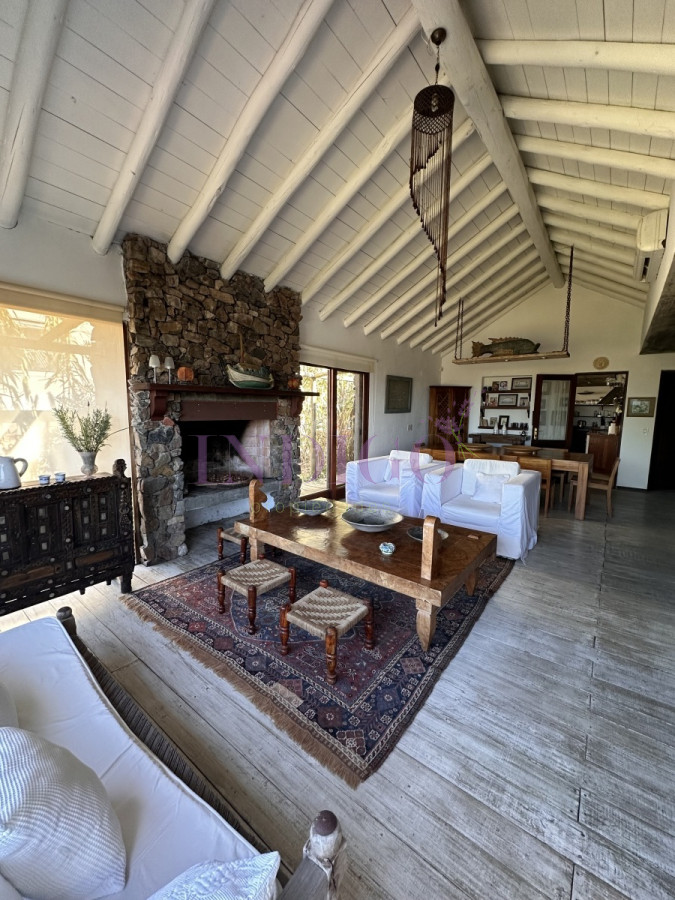Casa Ref.21 - Casa en Punta Piedras con 3 Dormitorios, Venta y Alquiler.