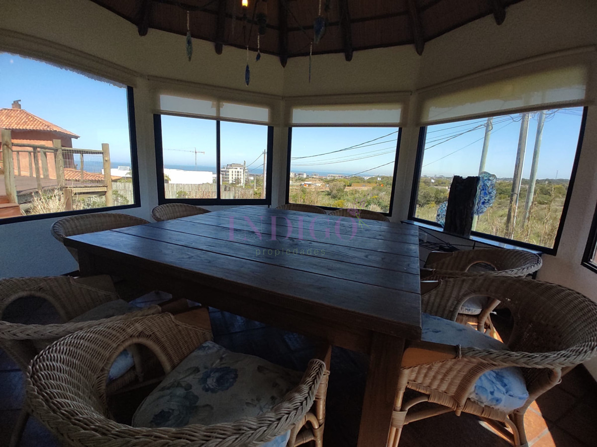 Casa Ref.739 - Amplio quincho con vistas al mar, 3 dormitorios con dependencia y un gran parillero