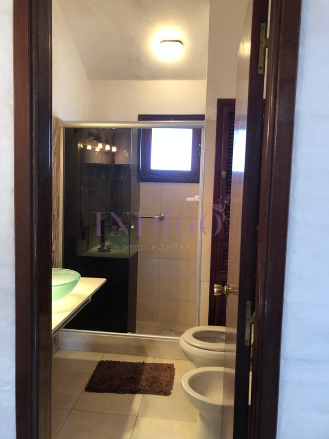 Casa Ref.126 - Casa en alquiler en pleno Manantiales, 3 dormitorios mas dependencia de servicio.