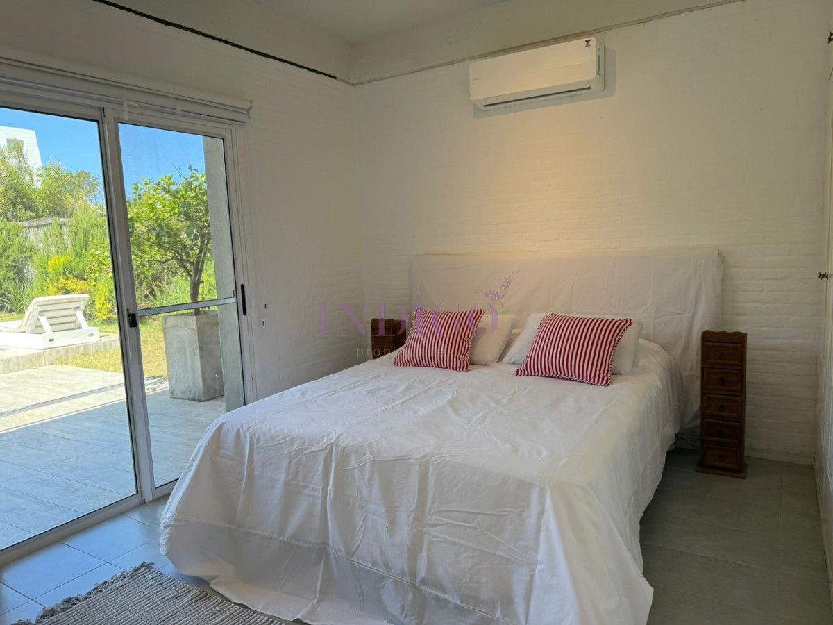 Casa Ref.1345 - Casa en alquiler La Barra, 4 dorm y dependencia de servicio.