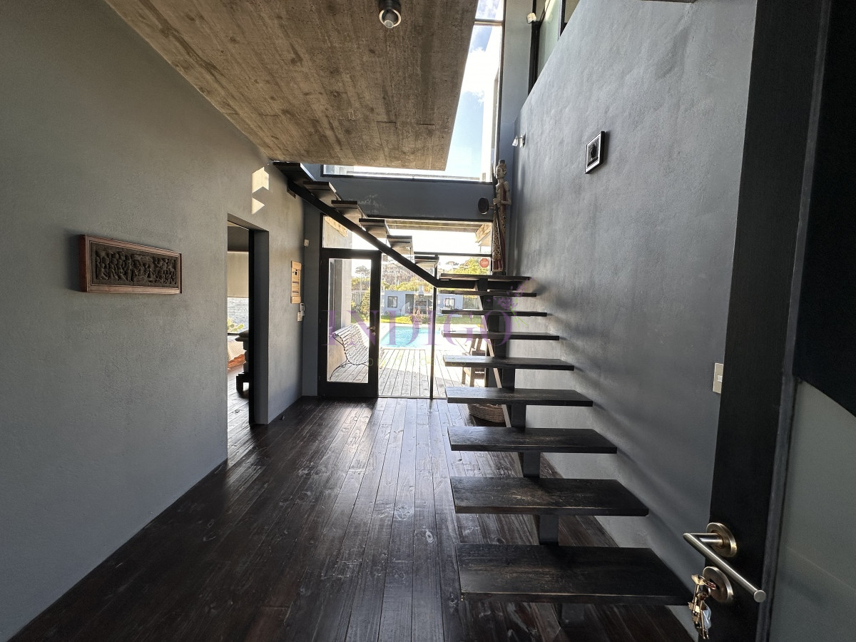 Casa Ref.1103 - Casa en alquiler en Manantiales 3 dorm y dependencia con piscina