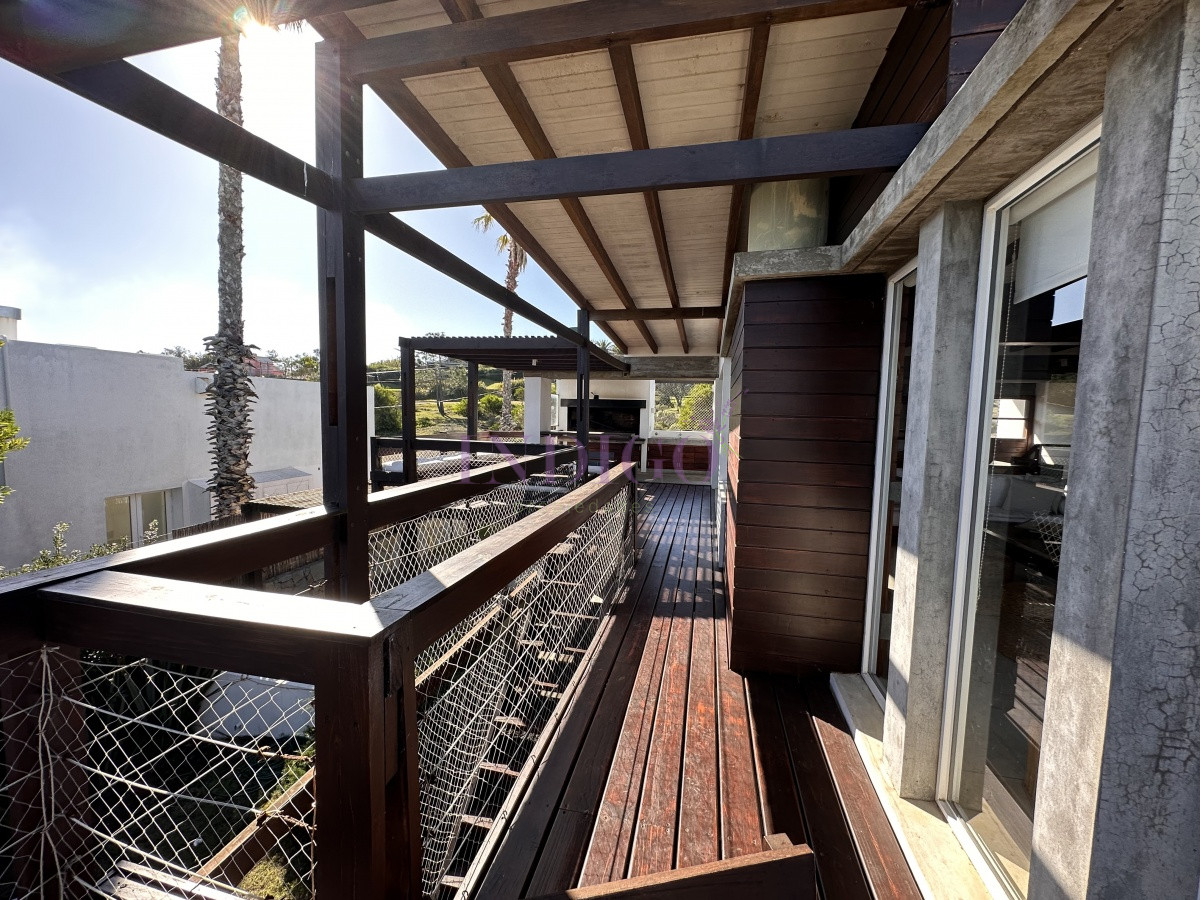Casa Ref.339 - Espectacular casa en venta y alquiler con toda la vista al mar en la zona mas exclusiva de Punta del Este.