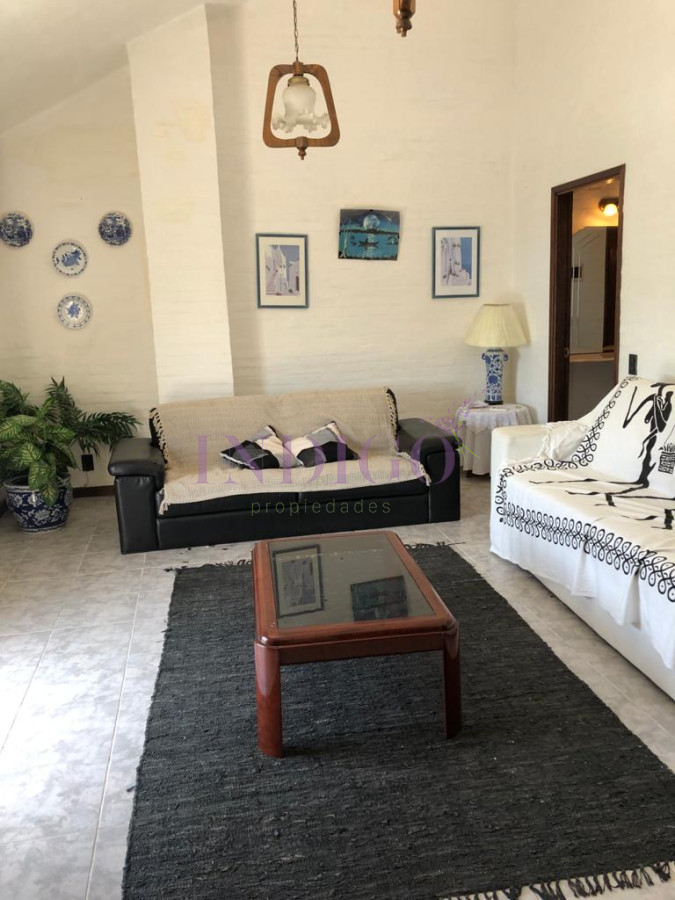 Casa Ref.126 - Casa en alquiler en pleno Manantiales, 3 dormitorios mas dependencia de servicio.