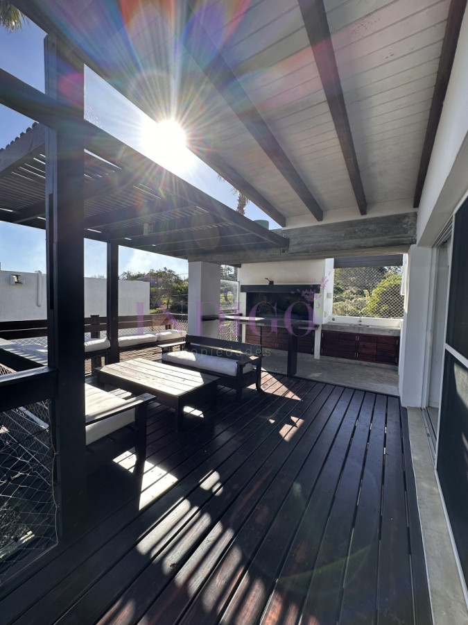 Casa Ref.339 - Espectacular casa en venta y alquiler con toda la vista al mar en la zona mas exclusiva de Punta del Este.