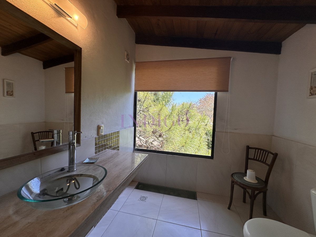 Casa Ref.1266 - Casa en La Barra, 3 dorm y 2 baños, en alquiler