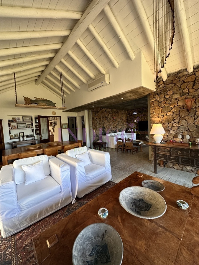 Casa Ref.21 - Casa en Punta Piedras con 3 Dormitorios, Venta y Alquiler.