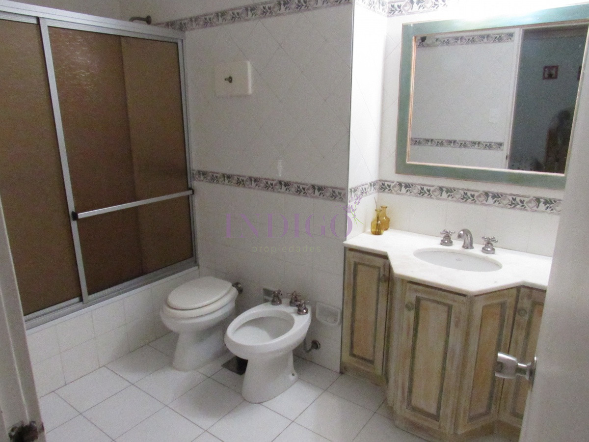 Casa Ref.785 - Amplia casa en Deuville, muy tranquilo! 4 dormitorios y 3 Baños, Parrillero y Garaje!