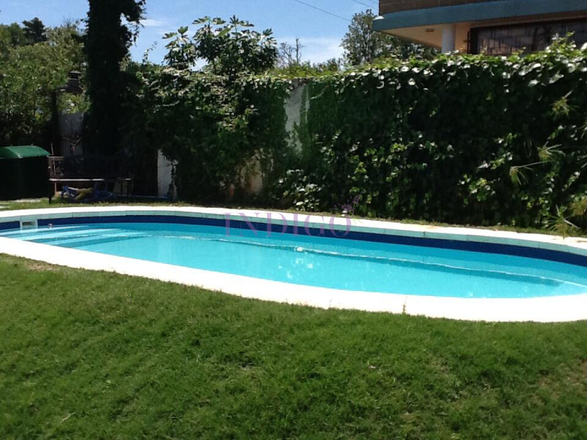 Casa Ref.257 -  Muy linda casa en alquiler en playa Mansa, 4 dormitorios .