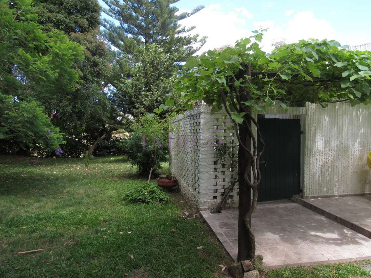 Casa Ref.785 - Amplia casa en Deuville, muy tranquilo! 4 dormitorios y 3 Baños, Parrillero y Garaje!