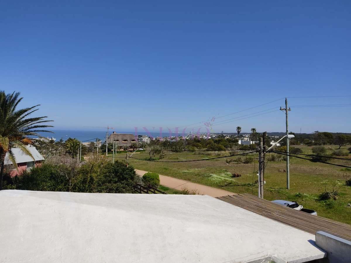 Casa Ref.738 - En Alquiler, Altos de punta Piedra, casa de 4 dorm con parrillero y piscina.