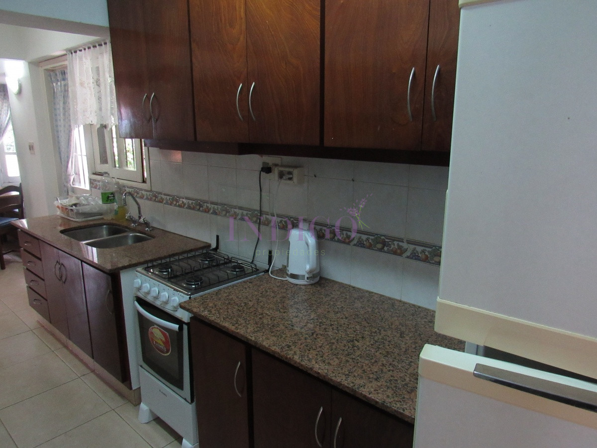 Casa Ref.785 - Amplia casa en Deuville, muy tranquilo! 4 dormitorios y 3 Baños, Parrillero y Garaje!
