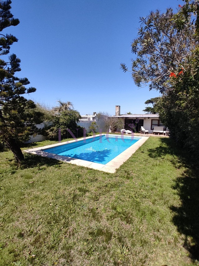 Casa Ref.737 -  Casa con piscina y parrillero en Manantiales, 3 dormitorios y 2 Baños