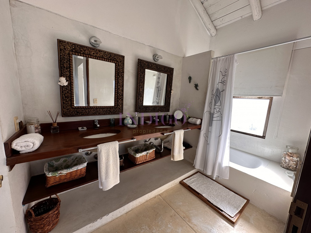 Casa Ref.21 - Casa en Punta Piedras con 3 Dormitorios, Venta y Alquiler.