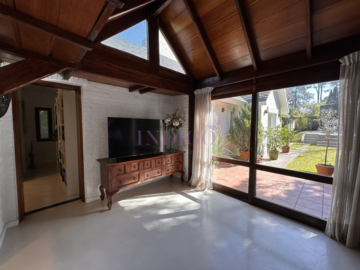 Casa Ref.1245 - Casa en venta , San Rafael, 4 dorm y dependencia, con piscina y parrillero.