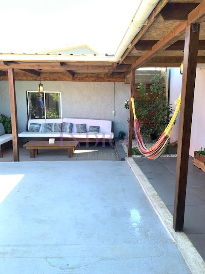 Casa Ref.738 - En Alquiler, Altos de punta Piedra, casa de 4 dorm con parrillero y piscina.