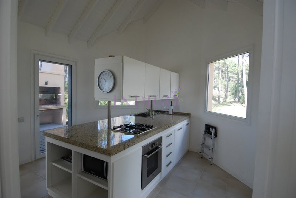 Casa Ref.1106 - Laguna blanca, casa de 5 dormitorios y dependencia
