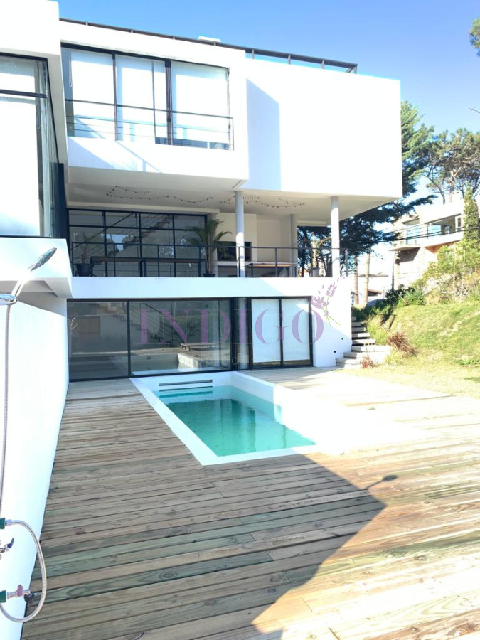 Casa Ref.851 - Casa en Montoya, 4 Dormitorios y 4 Baños, Parrillero y Piscina