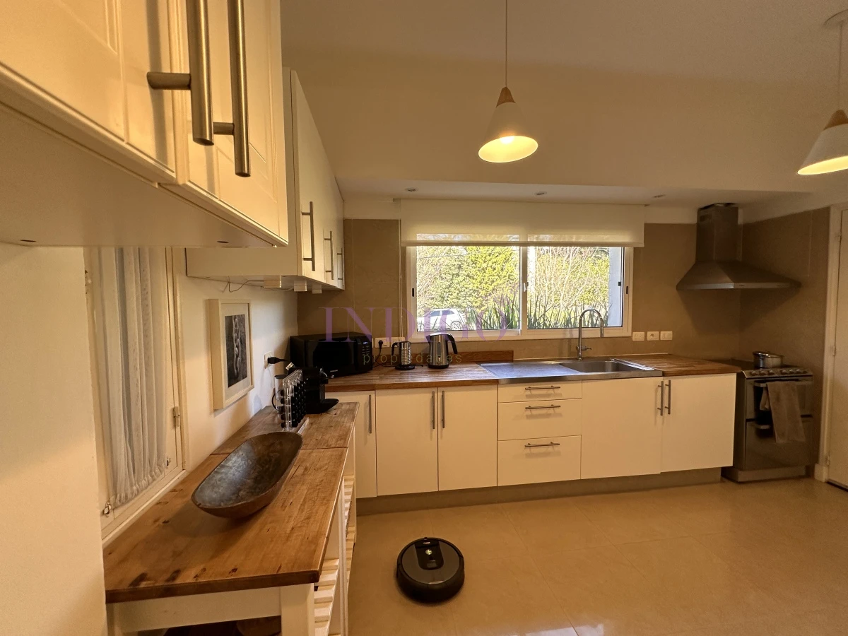 Casa Ref.1245 - Casa en venta , San Rafael, 4 dorm y dependencia, con piscina y parrillero.