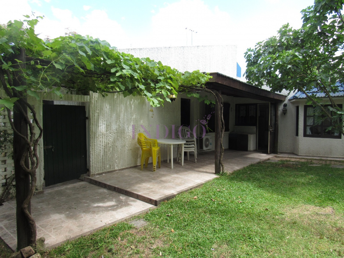 Casa Ref.785 - Amplia casa en Deuville, muy tranquilo! 4 dormitorios y 3 Baños, Parrillero y Garaje!