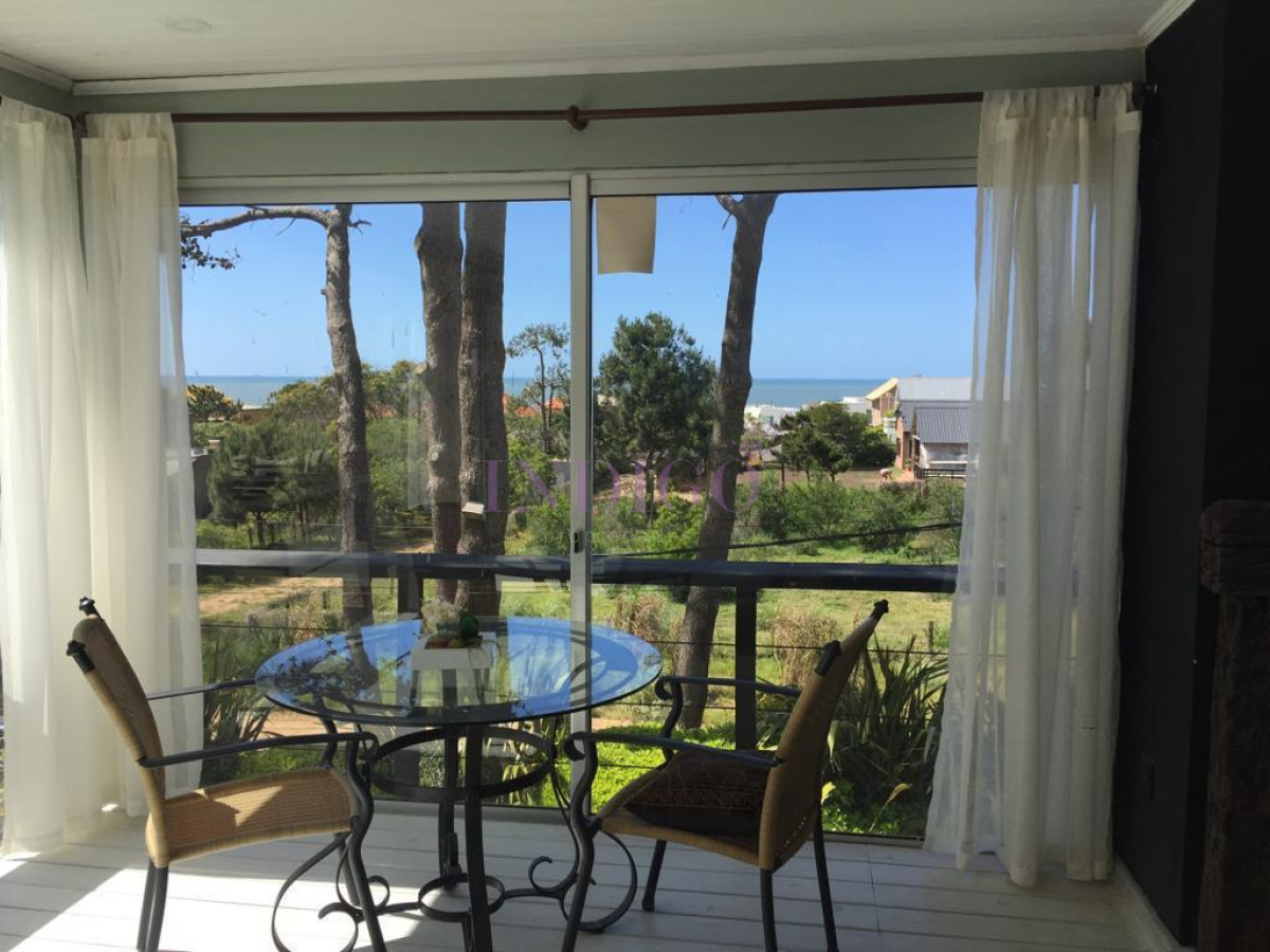 Casa Ref.473 - Venta y alquiler en pleno Montoya, casa de 6 dormitorios mas servicio.