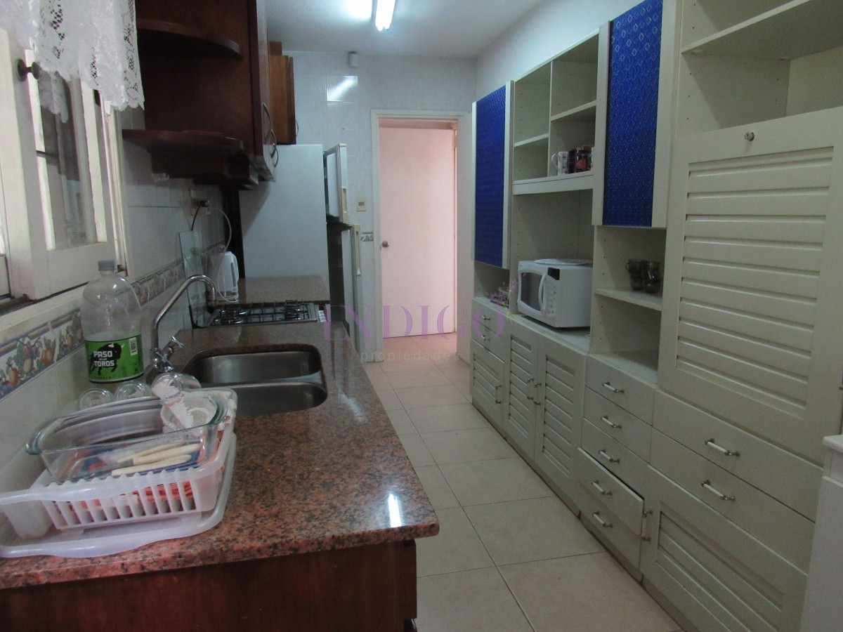 Casa Ref.785 - Amplia casa en Deuville, muy tranquilo! 4 dormitorios y 3 Baños, Parrillero y Garaje!
