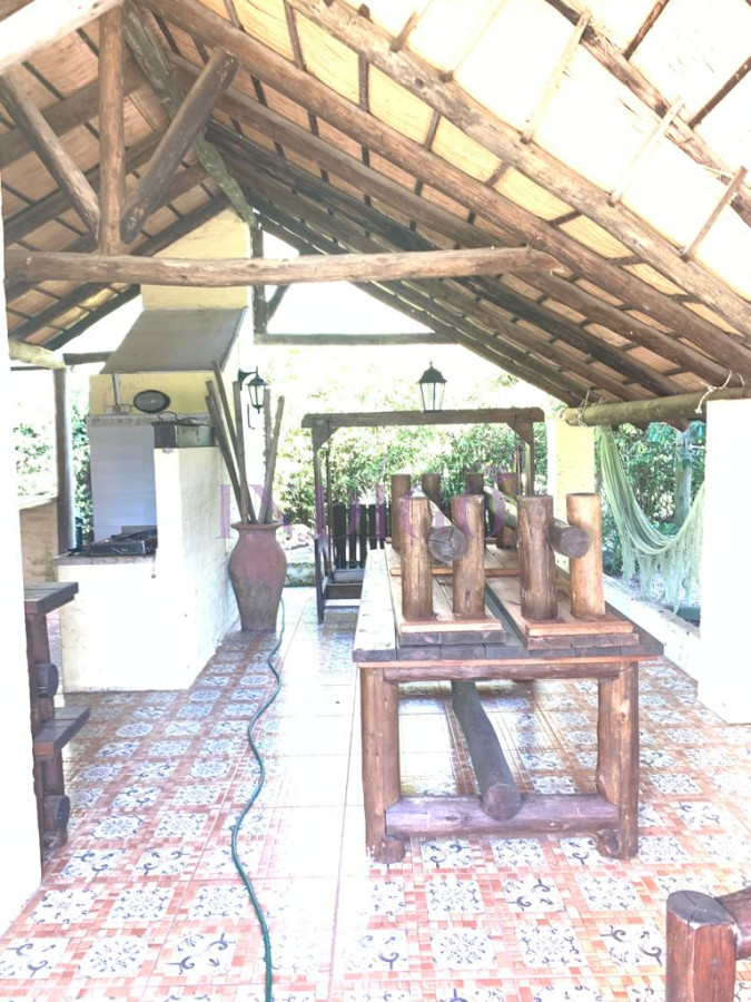 Casa Ref.838 - Casa en Venta, 3 Dormitorios, Piscina y Parrillero