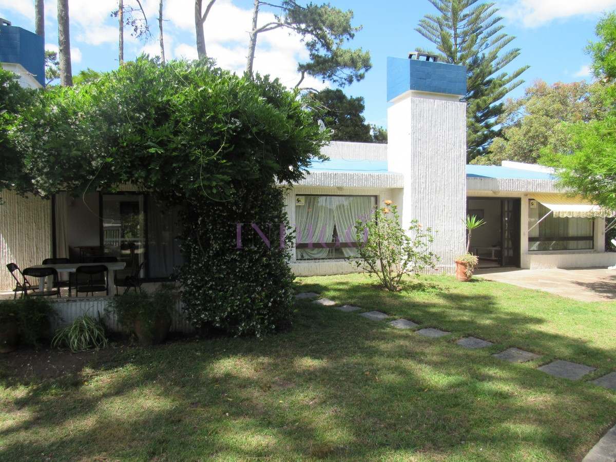 Casa Ref.785 - Amplia casa en Deuville, muy tranquilo! 4 dormitorios y 3 Baños, Parrillero y Garaje!