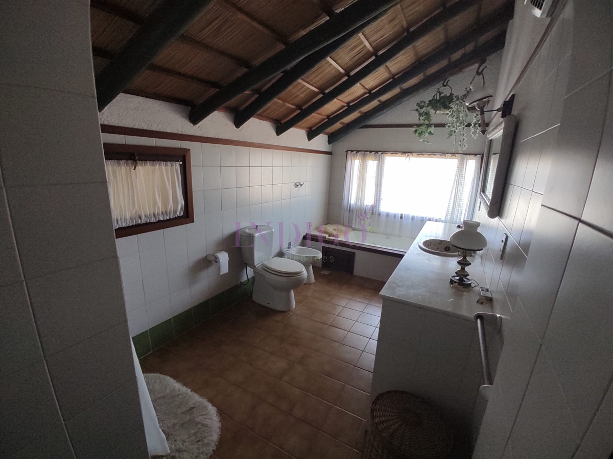 Casa Ref.739 - Amplio quincho con vistas al mar, 3 dormitorios con dependencia y un gran parillero