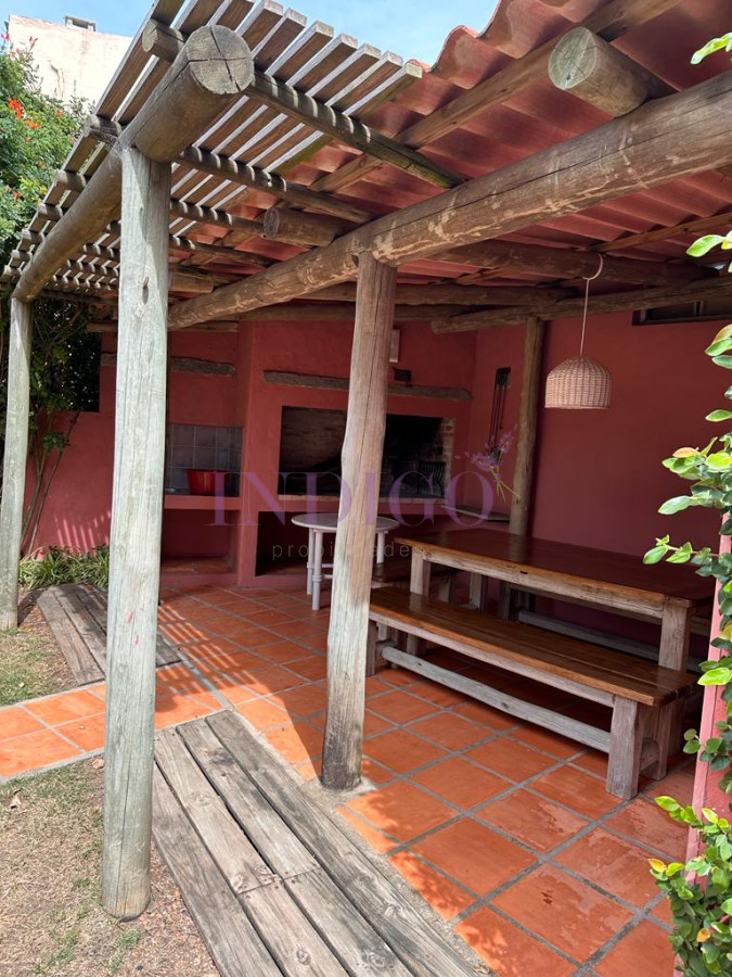 Casa Ref.148 - Casa en alquiler en plena Barra, 3 dormitorios mas dependencia de servicio.