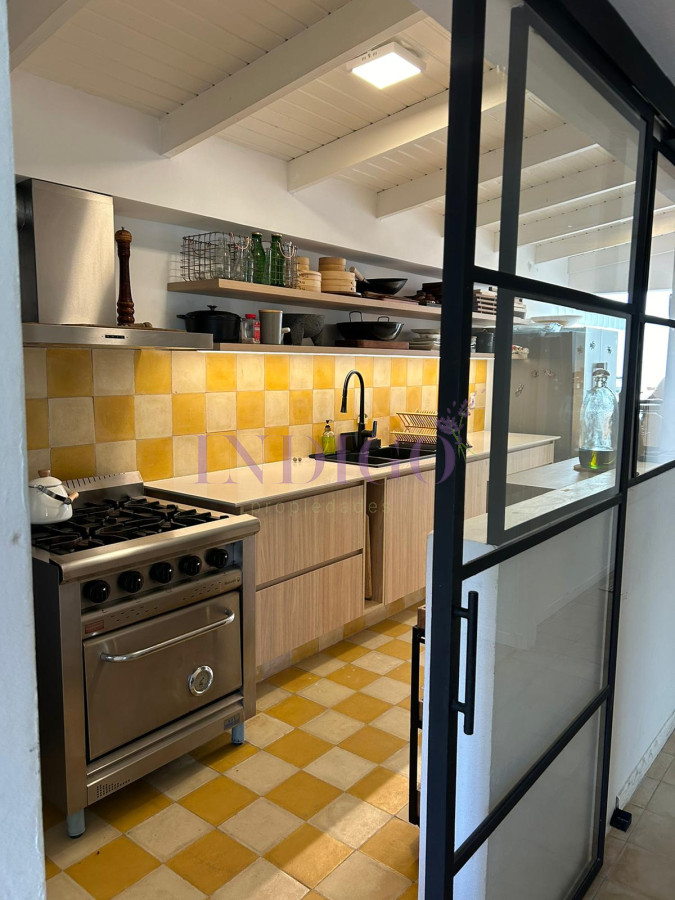 Casa Ref.808 - Casa 4 Dormitorios, 3 baños, piscina y parrillero, con dependencia!