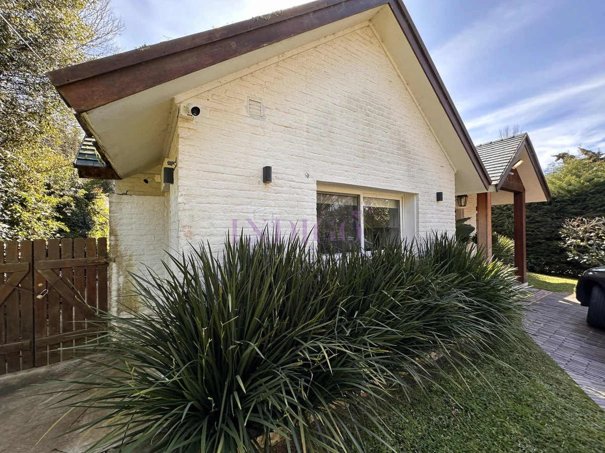 Casa Ref.1245 - Casa en venta , San Rafael, 4 dorm y dependencia, con piscina y parrillero.