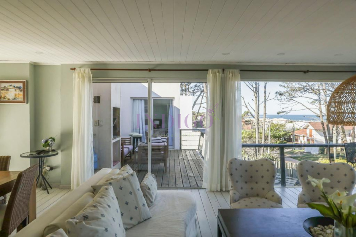 Casa Ref.473 - Venta y alquiler en pleno Montoya, casa de 6 dormitorios mas servicio.