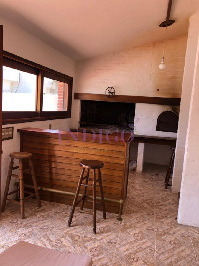 Casa Ref.126 - Casa en alquiler en pleno Manantiales, 3 dormitorios mas dependencia de servicio.