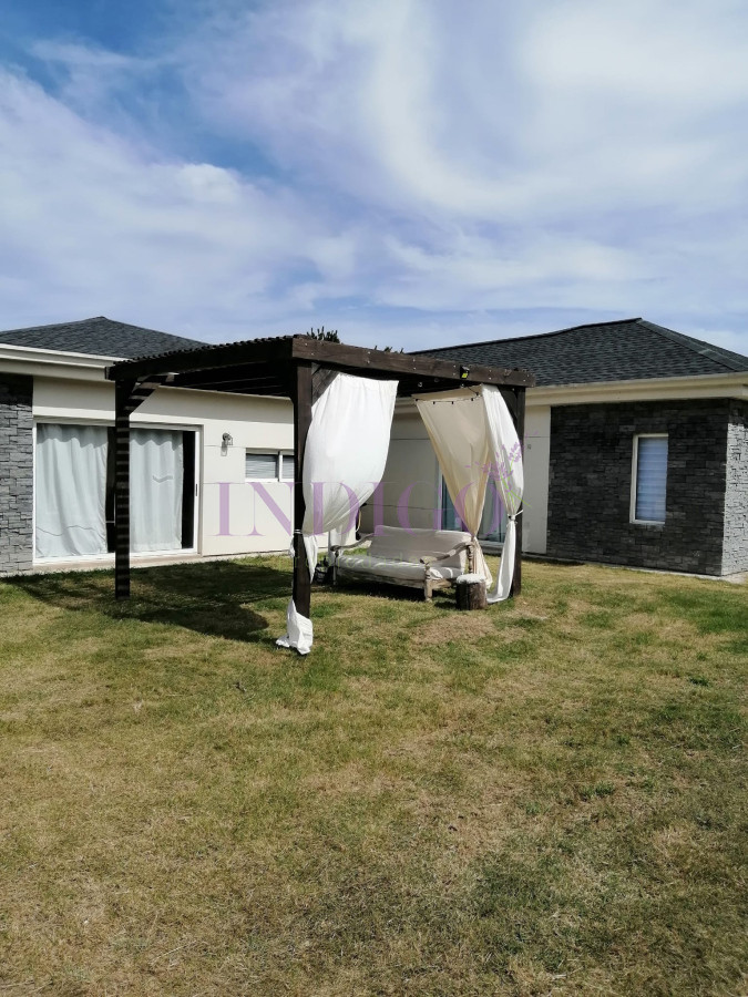 Casa Ref.1329 - Manantiales en alquiler 3 dorm.