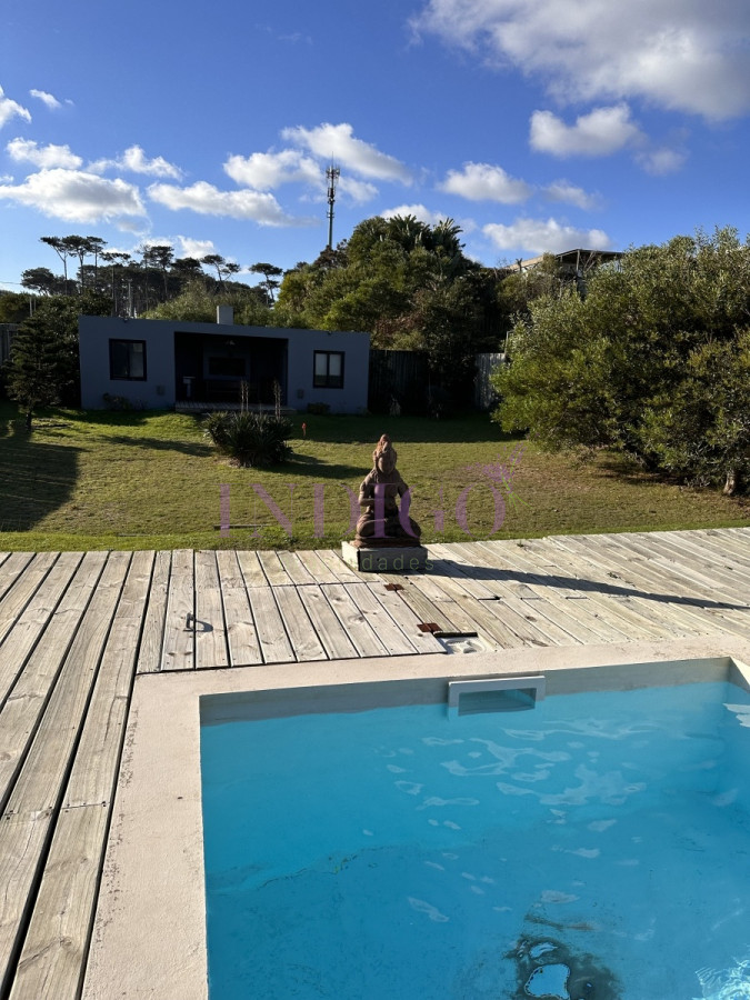 Casa Ref.1103 - Casa en alquiler en Manantiales 3 dorm y dependencia con piscina