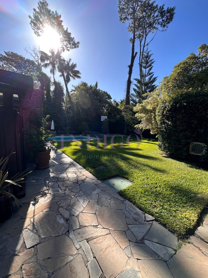 Casa Ref.12 - Casa en venta Avenida Roosevelt, Punta del Este 4 dormitorios .
