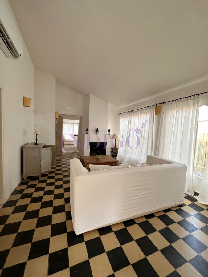 Casa Ref.155 - Muy buena casa en alquiler en Punta Piedras, 3 dormitorios más dependencia de servicio.