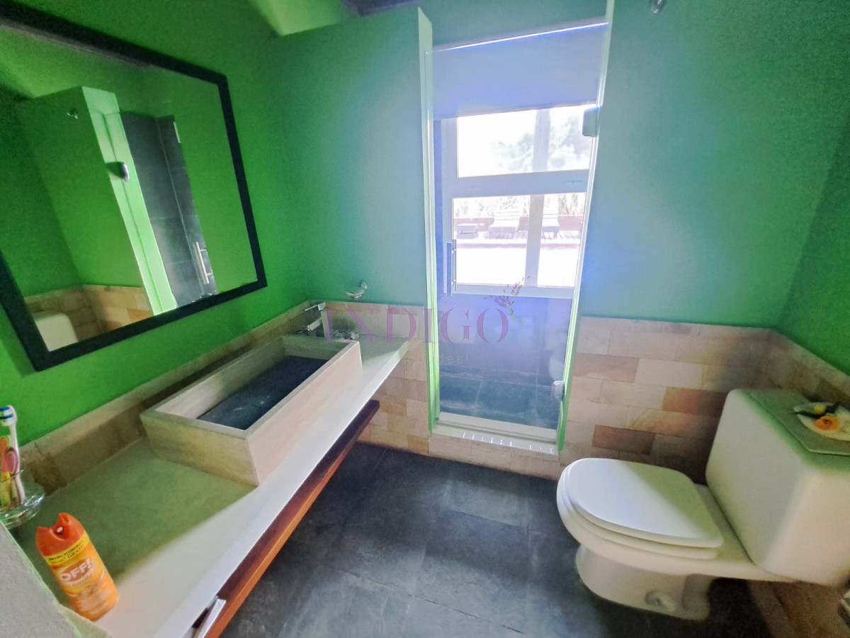 Casa Ref.287 - Hermosa, aplia y luminosos casa en Tio Tom en Venta. Amplios ambientes, piscina, parrillero, canchas y buenas vistas!