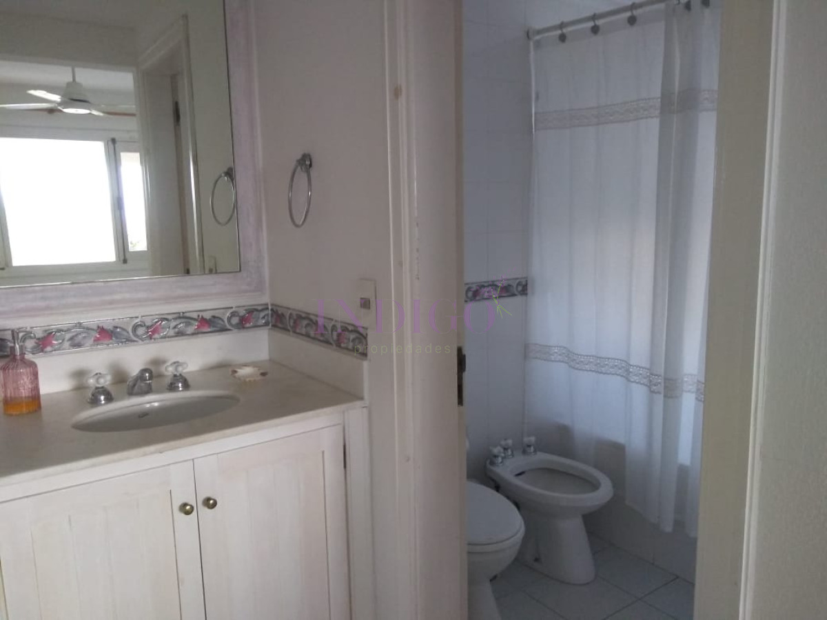 Casa Ref.403 - Casa en venta y alquiler frente al mar en Manantiales.