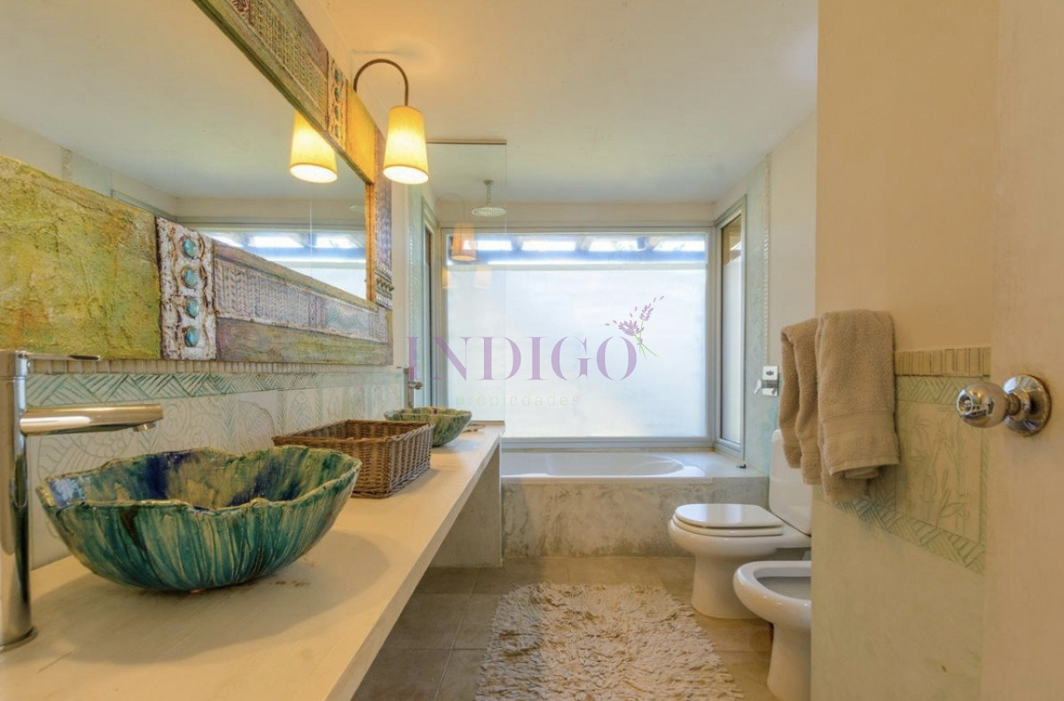 Casa Ref.347 -  Venta y alquiler Montoya, 3 dormitorios y pileta.
