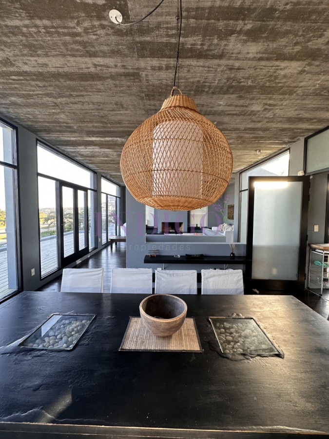 Casa Ref.1103 - Casa en alquiler en Manantiales 3 dorm y dependencia con piscina