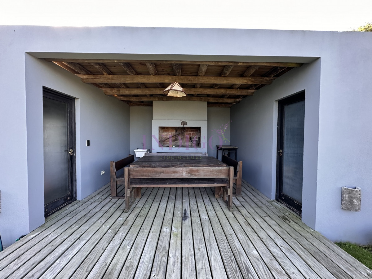 Casa Ref.1103 - Casa en alquiler en Manantiales 3 dorm y dependencia con piscina