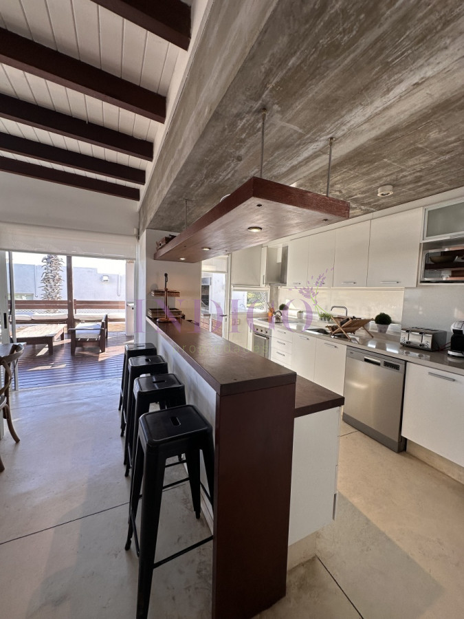 Casa Ref.339 - Espectacular casa en venta y alquiler con toda la vista al mar en la zona mas exclusiva de Punta del Este.