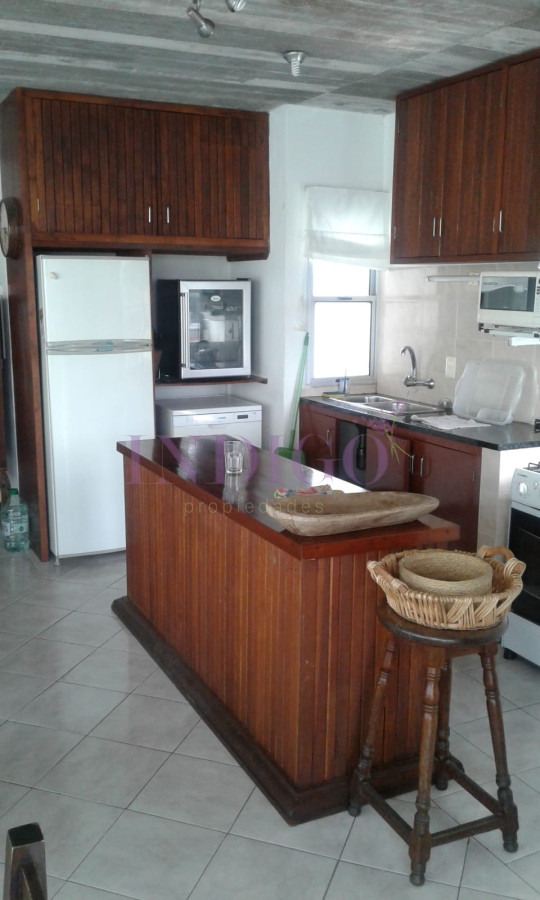 Casa Ref.863 - Casa en Alquiler a metros del mar, con Piscina y Parrillero