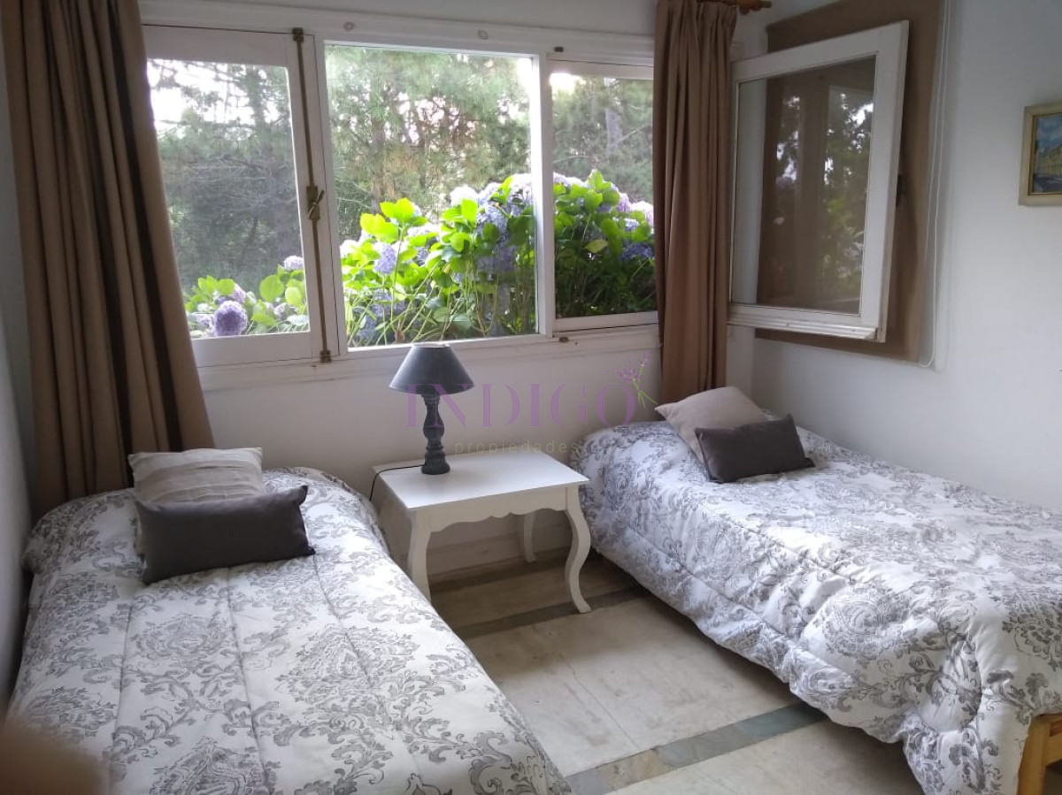 Casa Ref.403 - Casa en venta y alquiler frente al mar en Manantiales.