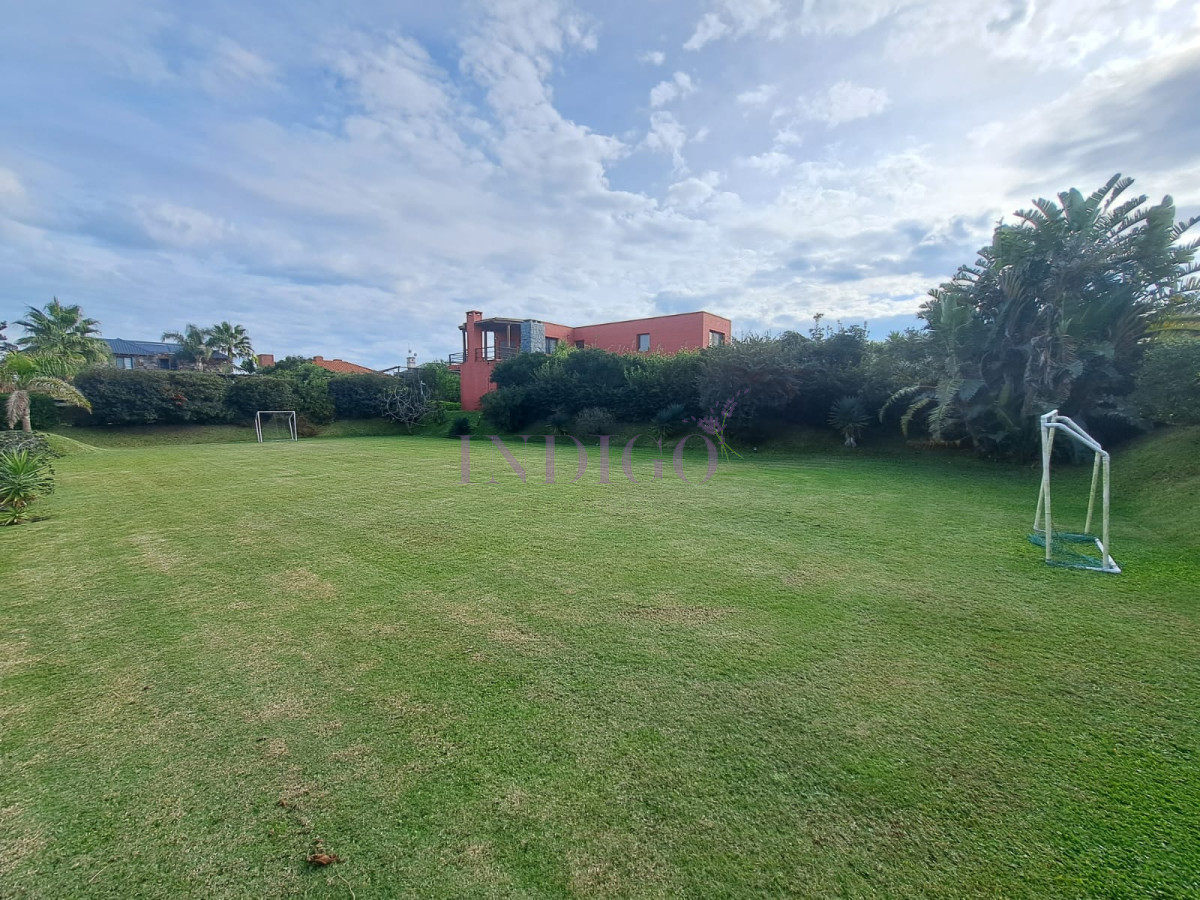 Casa Ref.287 - Hermosa, aplia y luminosos casa en Tio Tom en Venta. Amplios ambientes, piscina, parrillero, canchas y buenas vistas!