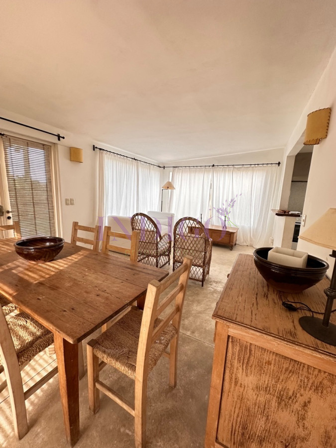 Casa Ref.155 - Muy buena casa en alquiler en Punta Piedras, 3 dormitorios más dependencia de servicio.