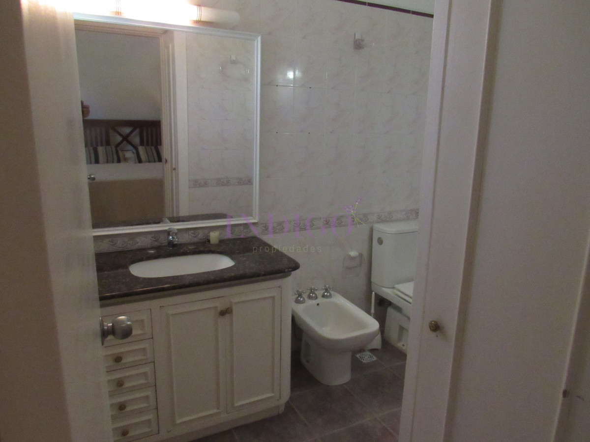 Casa Ref.785 - Amplia casa en Deuville, muy tranquilo! 4 dormitorios y 3 Baños, Parrillero y Garaje!