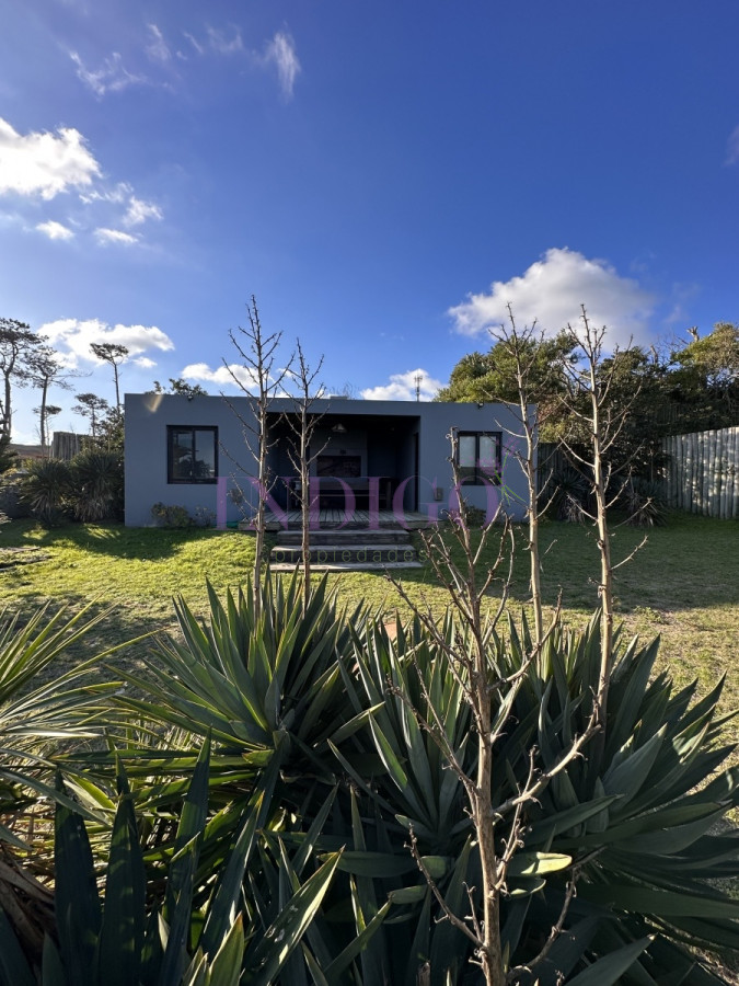 Casa Ref.1103 - Casa en alquiler en Manantiales 3 dorm y dependencia con piscina